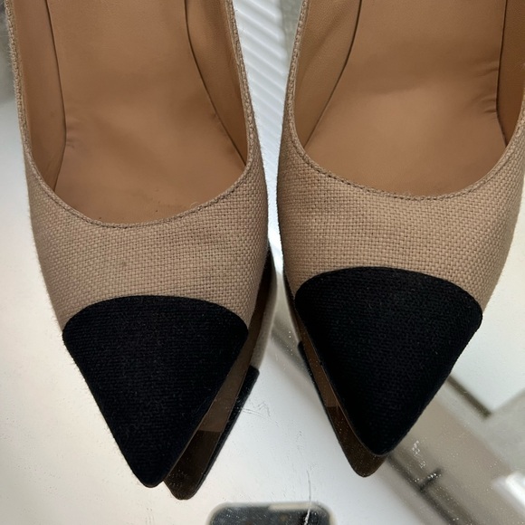 CHANEL runway beige and black pointed knotted heels - Picture 3 of 5